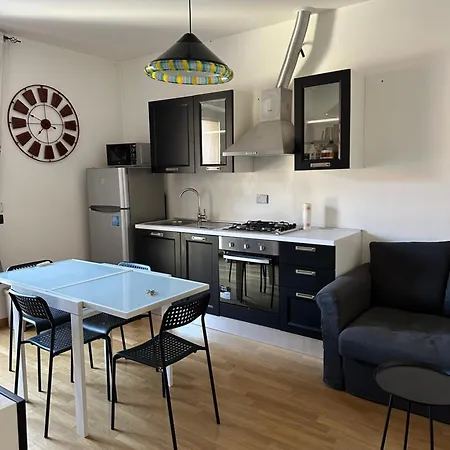 Bilocale Moderno In Centro Apartamento